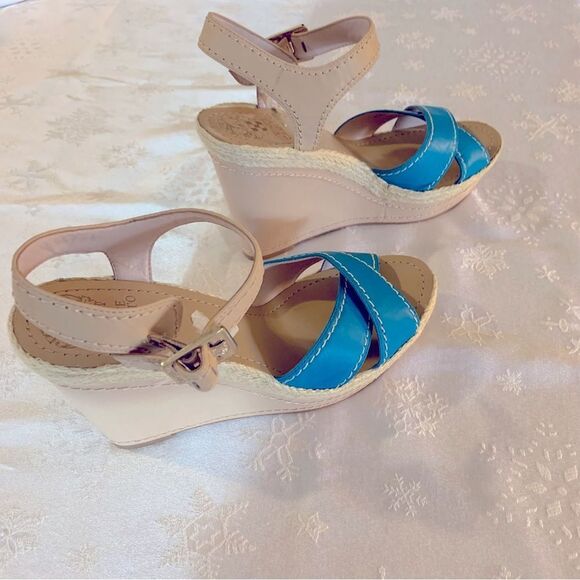 NWOT Vince Camuto Turquoise Petal Peacock Wedge Sandals 5.5” Heel Sz 9 Gorgeous - Picture 1 of 7